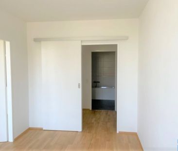 Großzügige 2-Zimmer Wohnung bei der Millenium City! - Foto 1