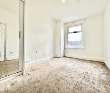 2 Bed Flat, Mortlake Road, IG1 - Photo 1