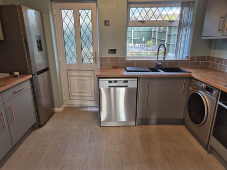 Heather Close, Runcorn, Beechwood - Photo 2