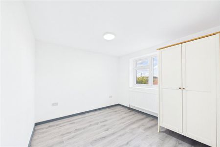 4 bedroom semi-detached house to rent - Photo 4