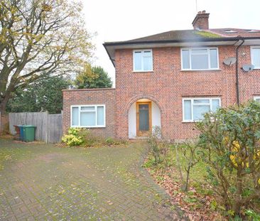 4 bedroom semi-detached house to rent - Photo 3