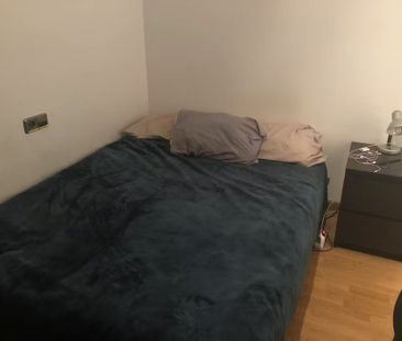 Travessera de les Corts, L'Hospitalet de Llobregat, Catalonia 08903 - Photo 2