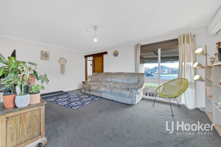 Well-Located Family Home - Photo 2