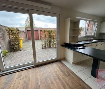 Gelijkvloers appartement met 3 slaapkamers, garage en terras. - Foto 1