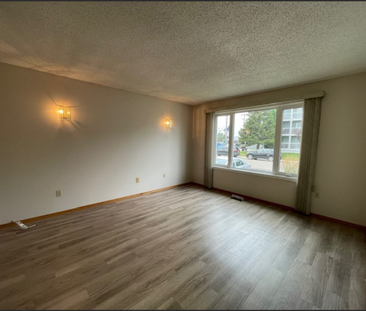 2 Bedroom Main Floor just off 8th Street - Photo 2