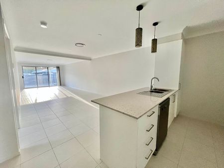 7 Crestwood Road, Thornton - Photo 2