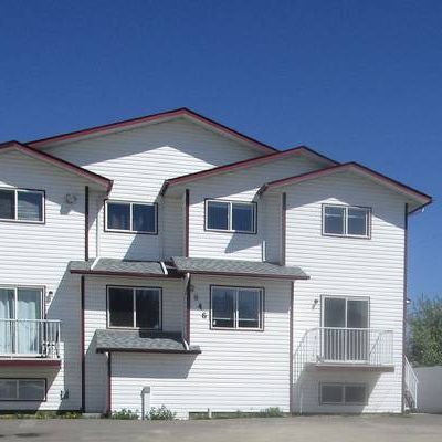 Beautiful 3 Storey Townhouse in Peden Hill Area - Photo 3