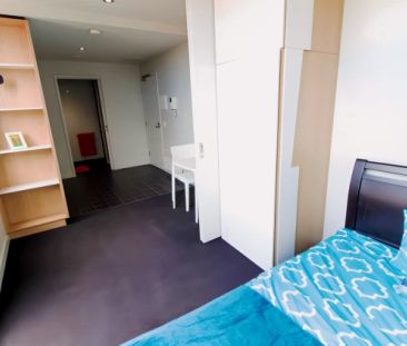 Large 1 Bedroom style 2 - Photo 2