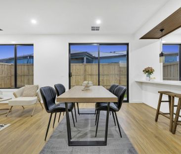 Brand New fully upgraded beauty ! - Photo 5