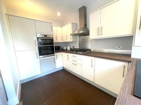 2 bedroom ground floor flat to rent - Photo 4