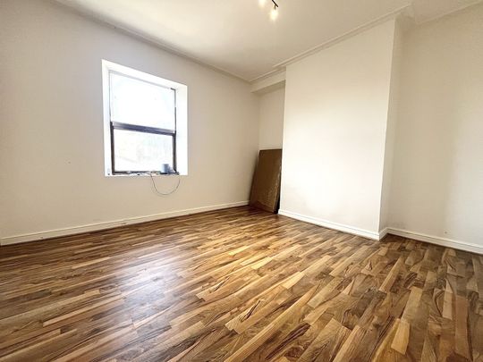 Moulson Terrace, Bradford, Denholme - Photo 1