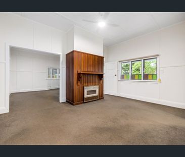 Charming home with Work-From-Home Convenience - Photo 2