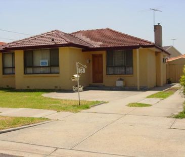 28 Glencara Street, Avondale Heights VIC 3034 - Photo 6