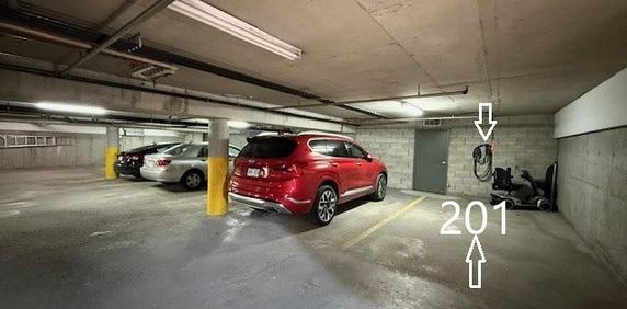 Condo 1275pi² à Ste-Julie : électroménagers, meubles, Borne de recharge, 2 cambres, 1 bureau, 2 salles de bain, cuisine, salle à manger et espace de s - Photo 2