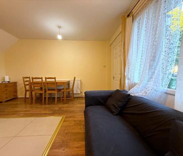 4 bedroom terraced house to rent - Photo 2