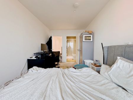 2 Bedroom 2 Bathroom Flat29 - Photo 3