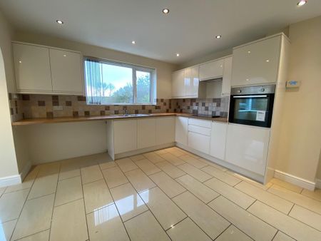 3 bedroom detached house to rent - Photo 3