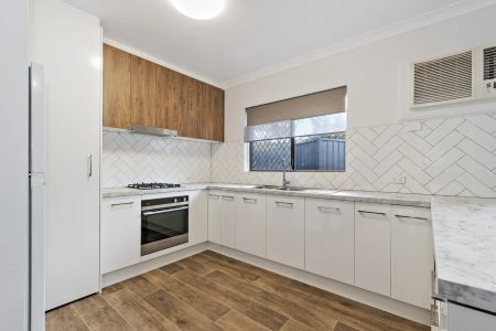 Charming Two Bedroom close to Glenelg - Photo 2