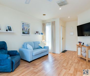 Modern 3-Bedroom Unit - Prime Cranbourne Location - Photo 4