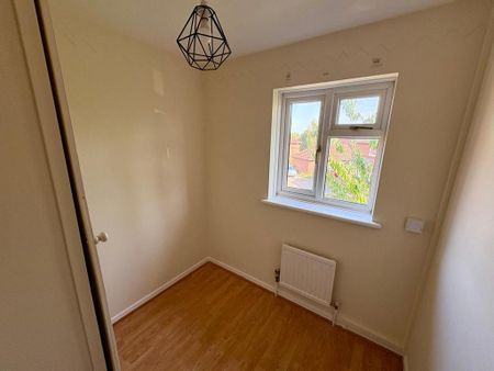 3 bedroom semi-detached house to rent - Photo 3