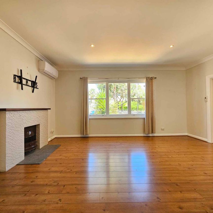 **SHORT TERM RENTAL** 3 BEDROOM HOUSE WITH A/C - Photo 1