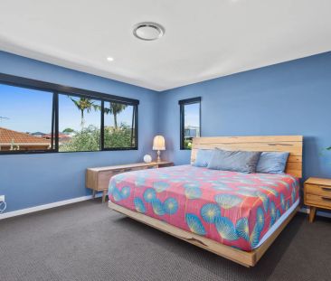 Modern Family Home - Photo 2