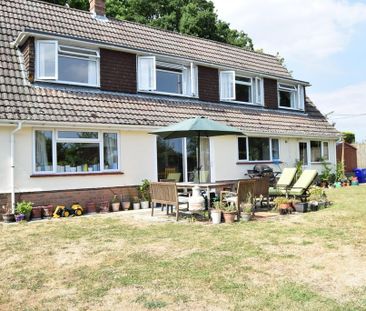 4 bedroom detached house to rent - Photo 3