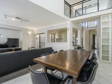 Luxurious Furnished 3-Bedroom Home in Exclusive Ascot Waters - Photo 5
