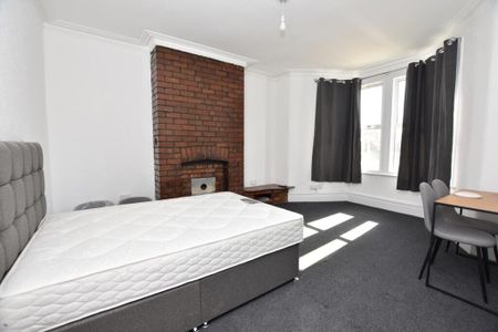 Oldfield Place, Clifton - Photo 2