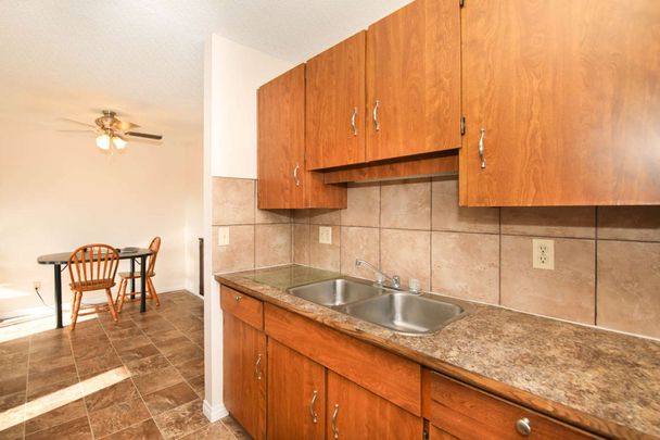 Beautiful 2 Bedroom Unit in Clearview Meadows!! - Photo 1