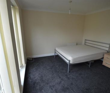 4 bedroom house to rent - Photo 3