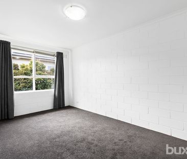 Renovated, Spacious 2 Bedroom Apartment! - Photo 1