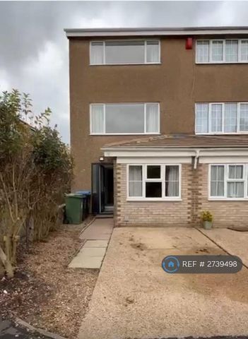 4 bedroom semi-detached house to rent - Photo 3