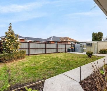 Pet friendly home in a great location - Photo 3
