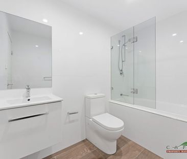 NORTH FACING - NO CARPET - 2 COURTYARDS-SPACIOUS 2 BEDDER IN THE HEART OF CAMPSIE - Photo 4