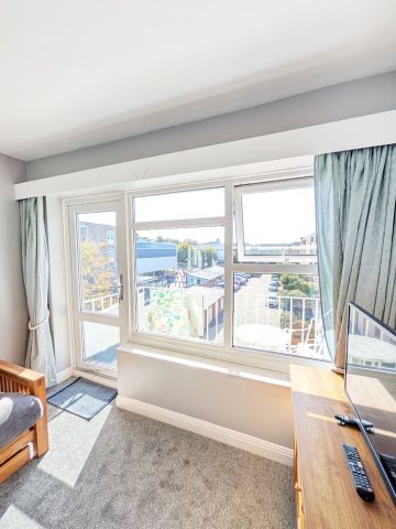 2 Bed Flat, Palmeira House, BN3 - Photo 3