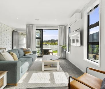 Bright & Modern Family Living in the Heart of Kumeu - Photo 5