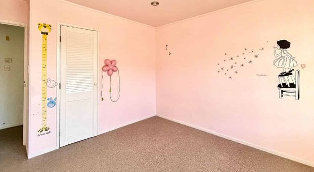 Spacious & Sunny 3 bedroom house Ready to move in! - Photo 1