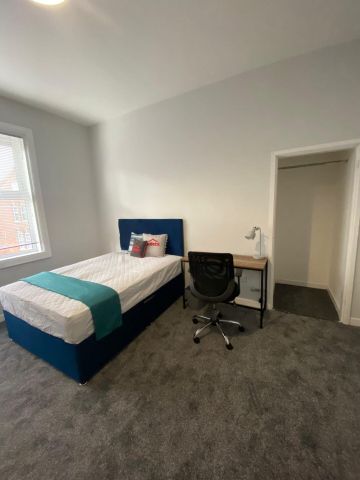Myrtle Road (2 bed flat) - Photo 4