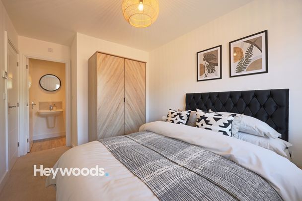 3 bed mews house to rent in Lakeway Grove, The Oaks - Photo 1