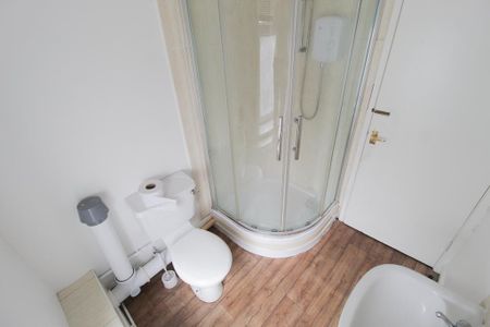 1 bedroom in a house share to rent - Photo 5