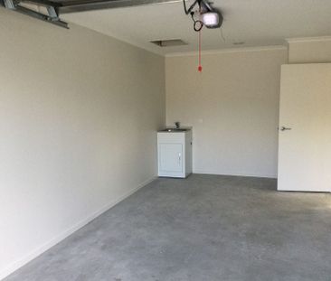 Modern 2-Bedroom Unit for Rent – Riverhead - Photo 1