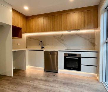 3 Bedroom- Spacious Living in Prime Location - Photo 3