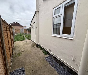 York Road, Aldershot, Hampshire, GU11 - Photo 1