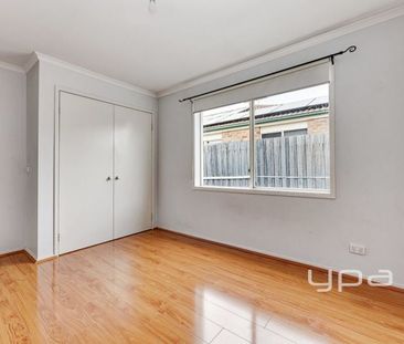 Stylish and Spacious Family Home in a Prime Location! - Photo 6