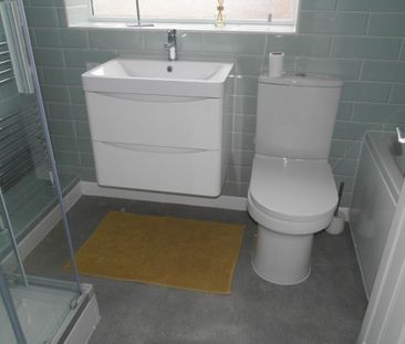 4 bedroom semi-detached house to rent - Photo 6