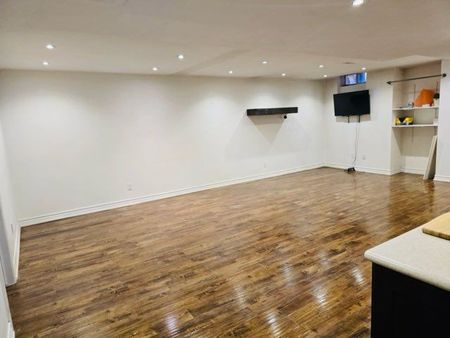 For Lease - 211 Zokol Drive, Aurora, Ontario - Photo 2