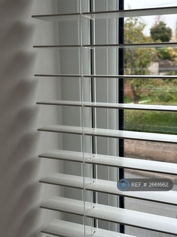 3 bedroom flat to rent - Photo 4