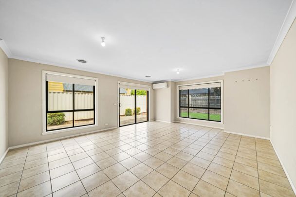 48 Retford Close, Werribee. - Photo 1