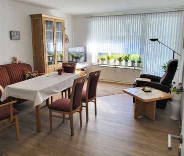 Erdgeschosswohnung mit Einbauküche und Terrasse! - Foto 1